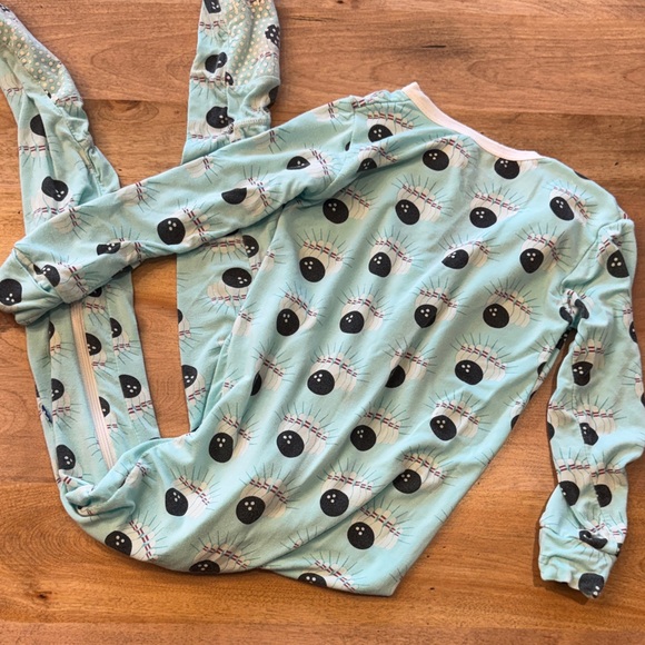 Kickee Pants Mint Green Pajamas with bowling ball print 4T - Picture 3 of 3